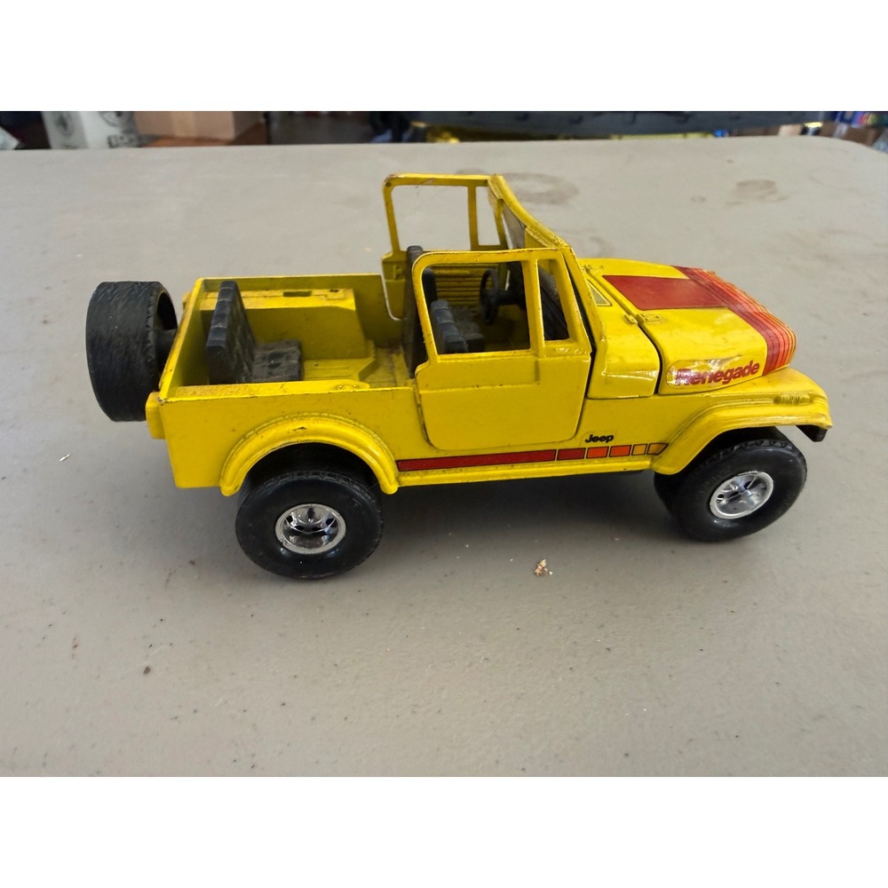 Vintage Ertl Jeep Renegade CJ-5 Diecast 1/18 Scale Yellow 4x4 Toy Truck USA
